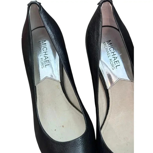 MICHAEL KORS MK Black Pointed Toe Flex Pump Mid-Heel Size 7M - Picture 2 of 9
